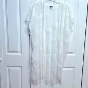 Kashly K Long White Floral Print Lace Fringe Slit Sleeve Shaw One Size